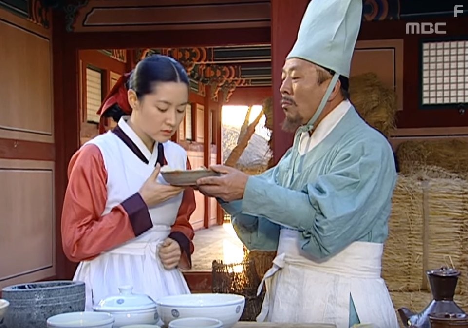 Yeong-ae Lee and Hyeon-shik Lim in Жемчужина дворца (2003)