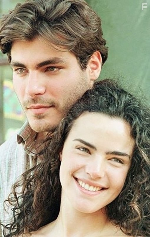 Ana Paula Ar?sio and Thiago Lacerda in Terra Nostra (1999)