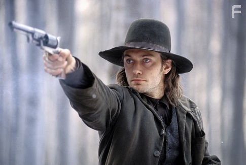 Jude Law in Холодная гора (2003)