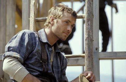 Jude Law in Холодная гора (2003)