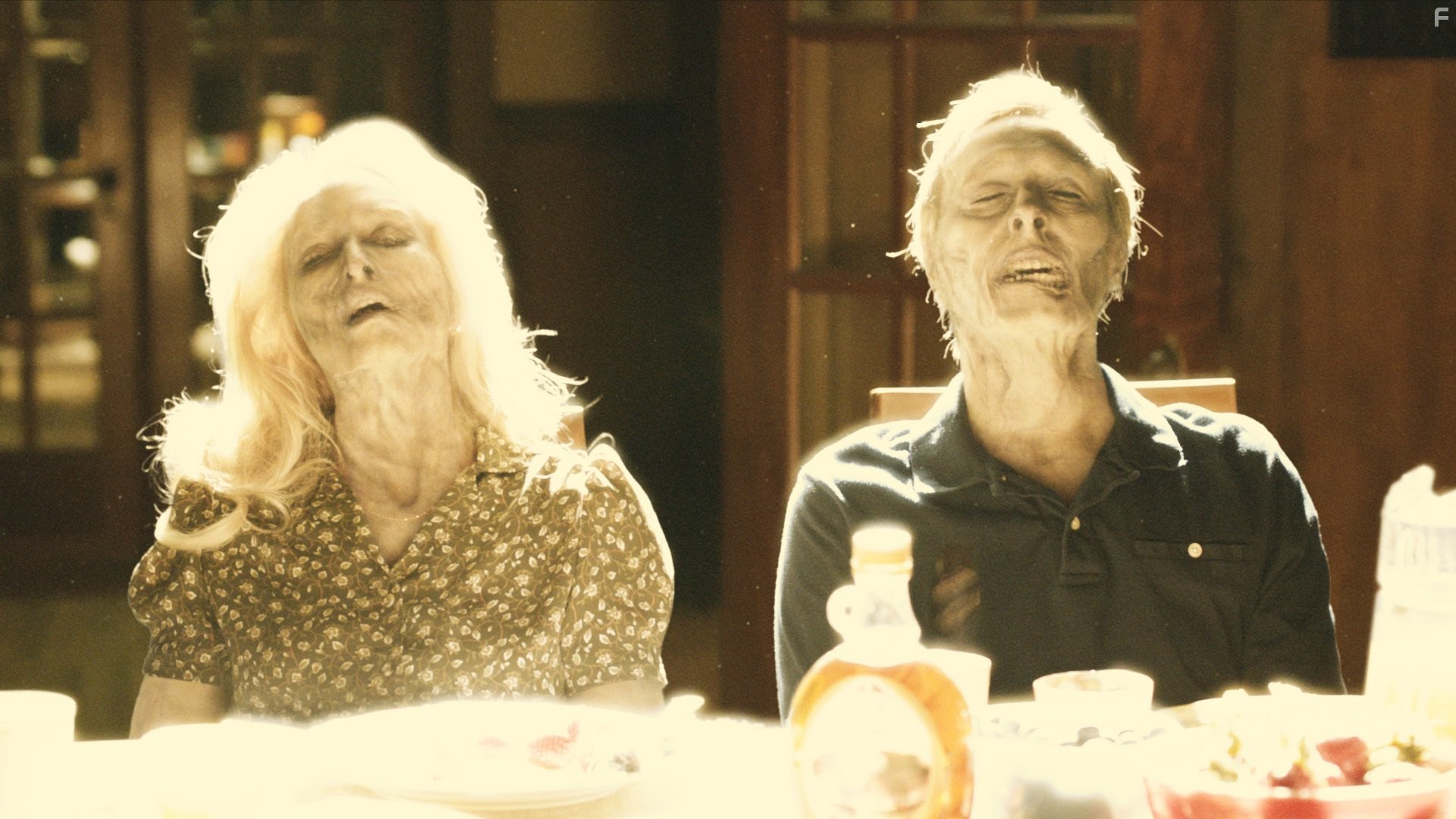 Michelle Nolden and Peter Outerbridge in Лимб (2013)