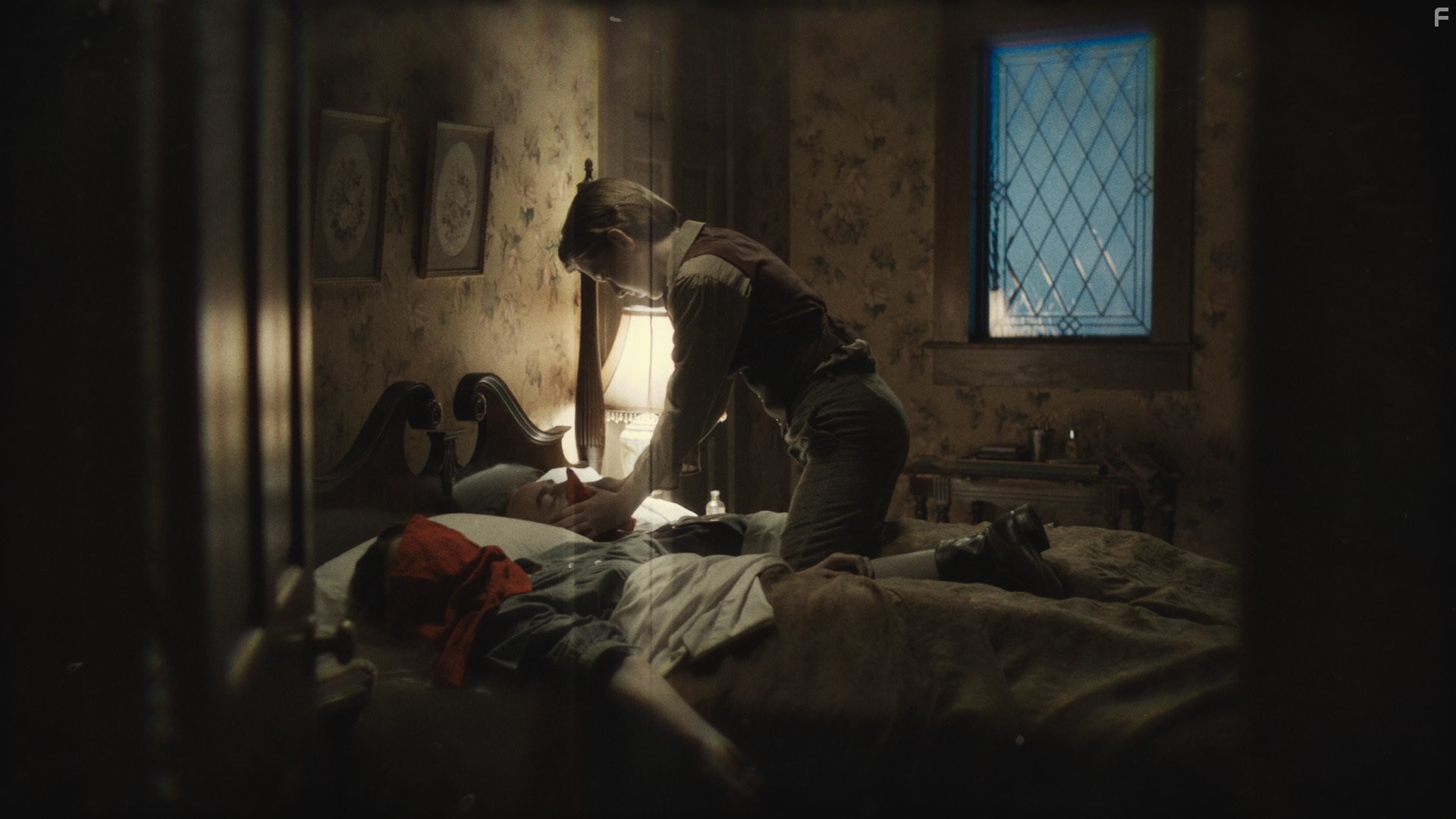 Marie Dame, Tadhg McMahon, and David Knoll in Лимб (2013)