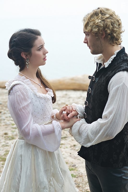 Toby Regbo and Adelaide Kane in Царство (2013)