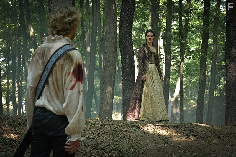 Toby Regbo and Adelaide Kane in Царство (2013)