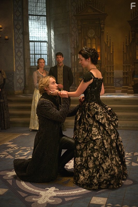 Toby Regbo and Adelaide Kane in Царство (2013)