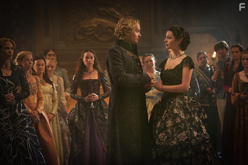 Anna Popplewell, Toby Regbo, Adelaide Kane, Celina Sinden, and Lucie Magnan in Царство (2013)