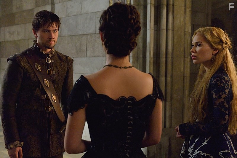 Adelaide Kane, Torrance Coombs, and Celina Sinden in Царство (2013)