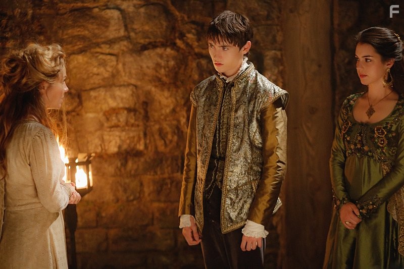 Megan Follows, Adelaide Kane, and Spencer Macpherson in Царство (2013)