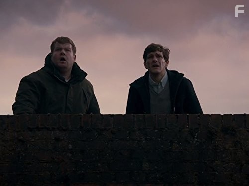 James Corden and Mathew Baynton in Не те парни (2013)