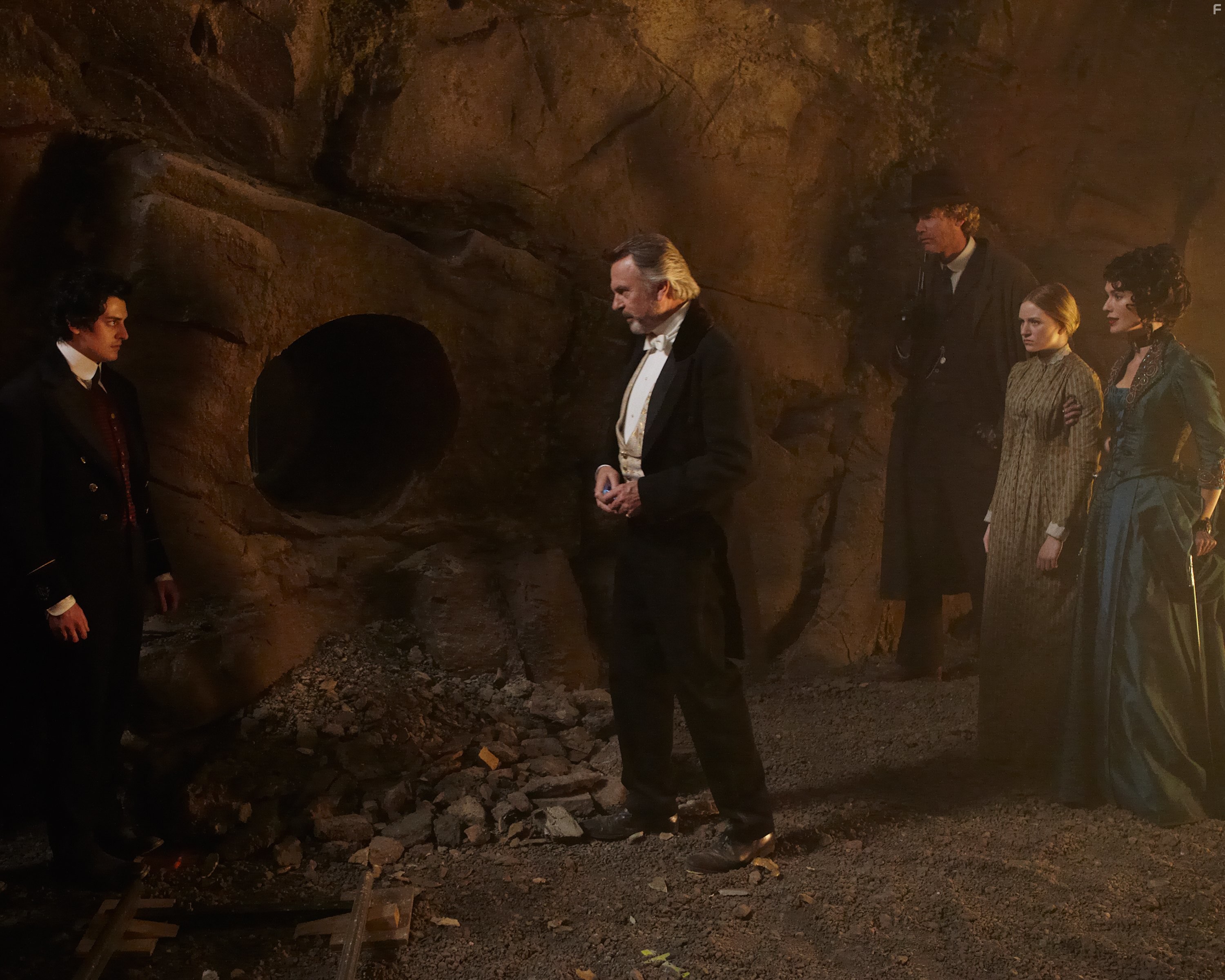Sam Neill, Lena Headey, and Aneurin Barnard in Мэрайа Мунди и шкатулка Мидаса (2013)