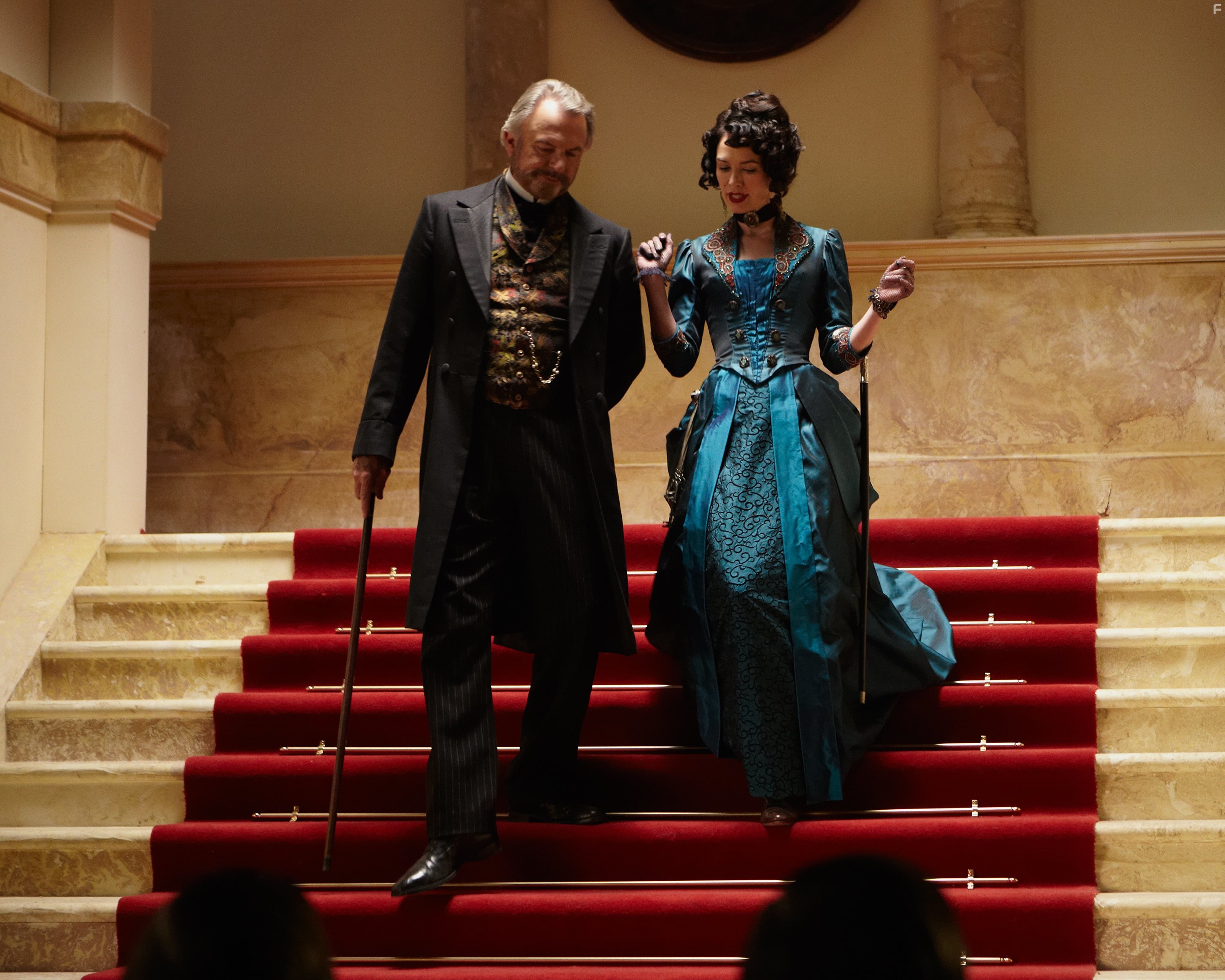 Sam Neill and Lena Headey in Мэрайа Мунди и шкатулка Мидаса (2013)