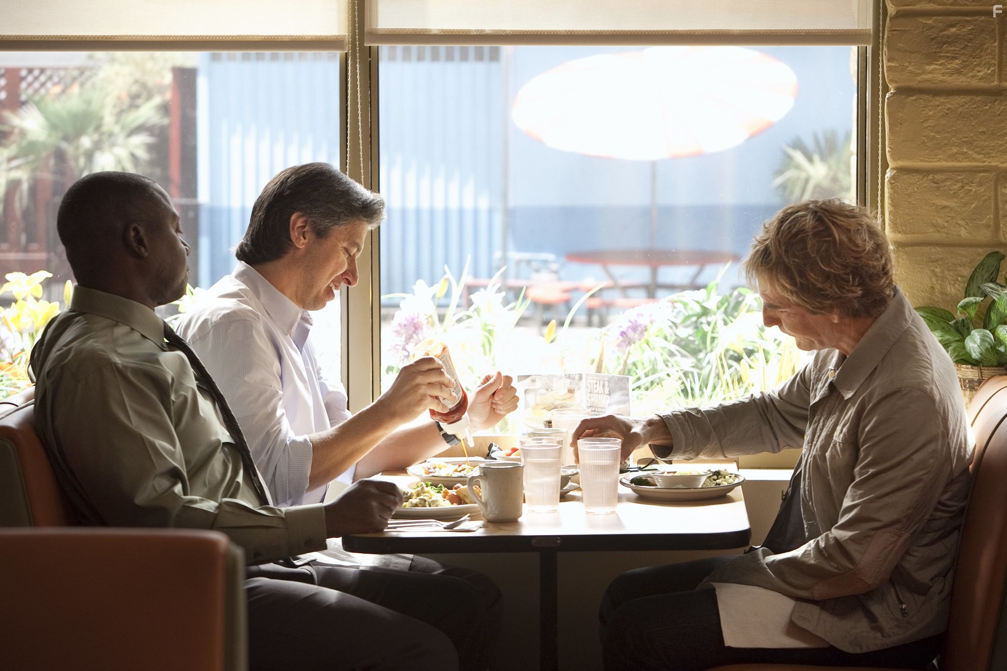 Scott Bakula, Ray Romano, and Andre Braugher in Мужчины среднего возраста (2009)