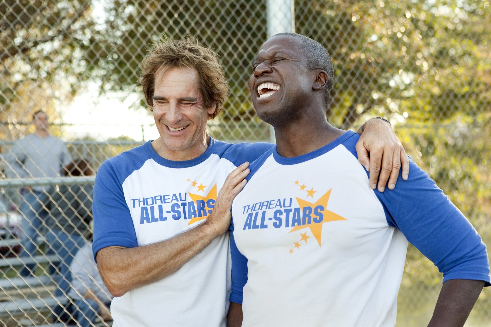 Scott Bakula and Andre Braugher in Мужчины среднего возраста (2009)