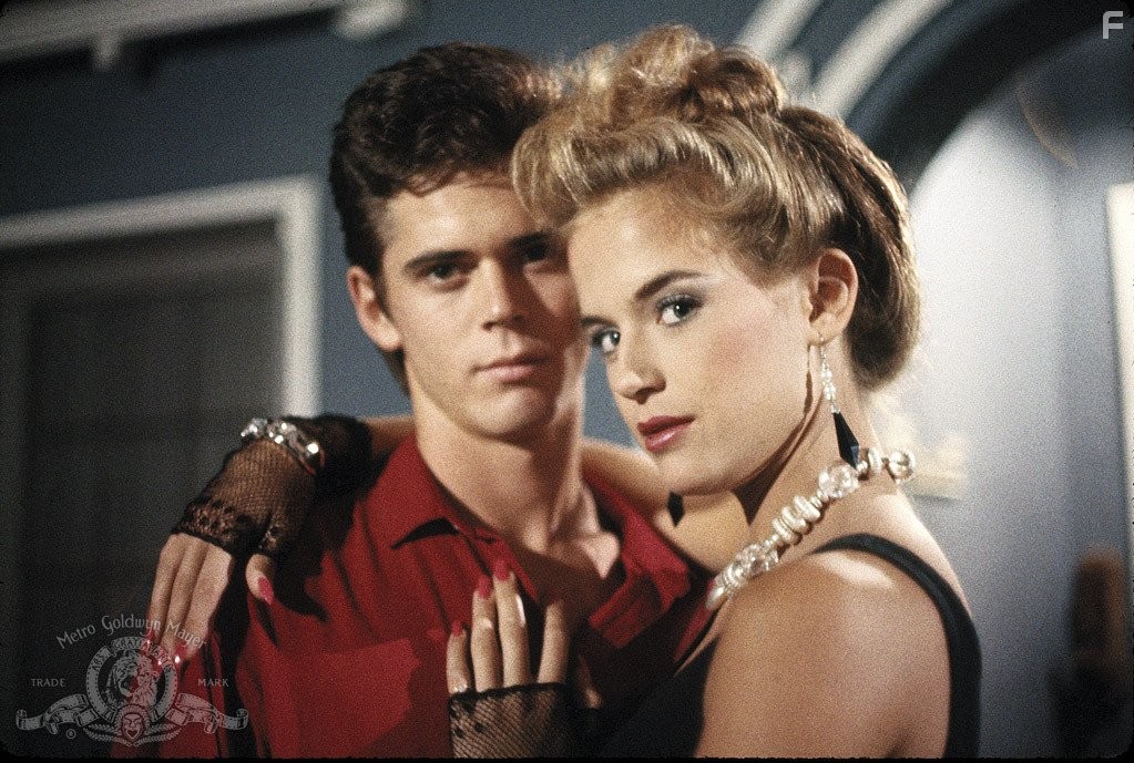 Kelly Preston and C. Thomas Howell in Тайный поклонник (1985)