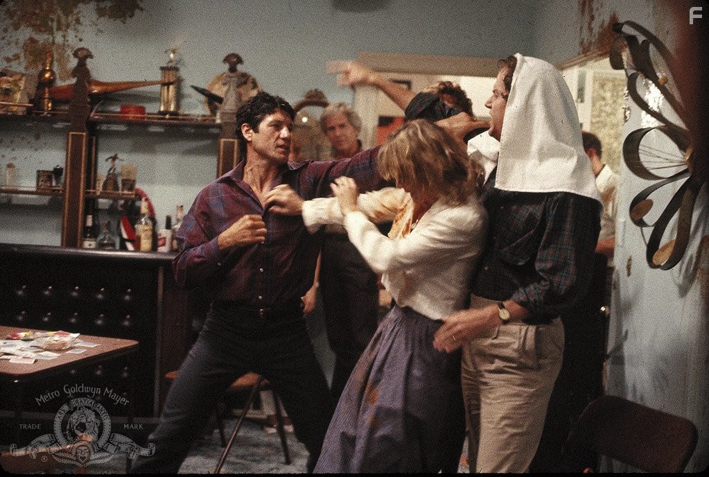 Cliff De Young, Dee Wallace, and Fred Ward in Тайный поклонник (1985)