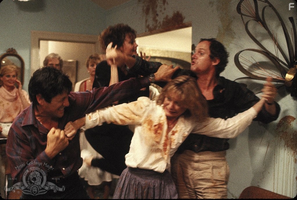 Cliff De Young, Dee Wallace, and Fred Ward in Тайный поклонник (1985)