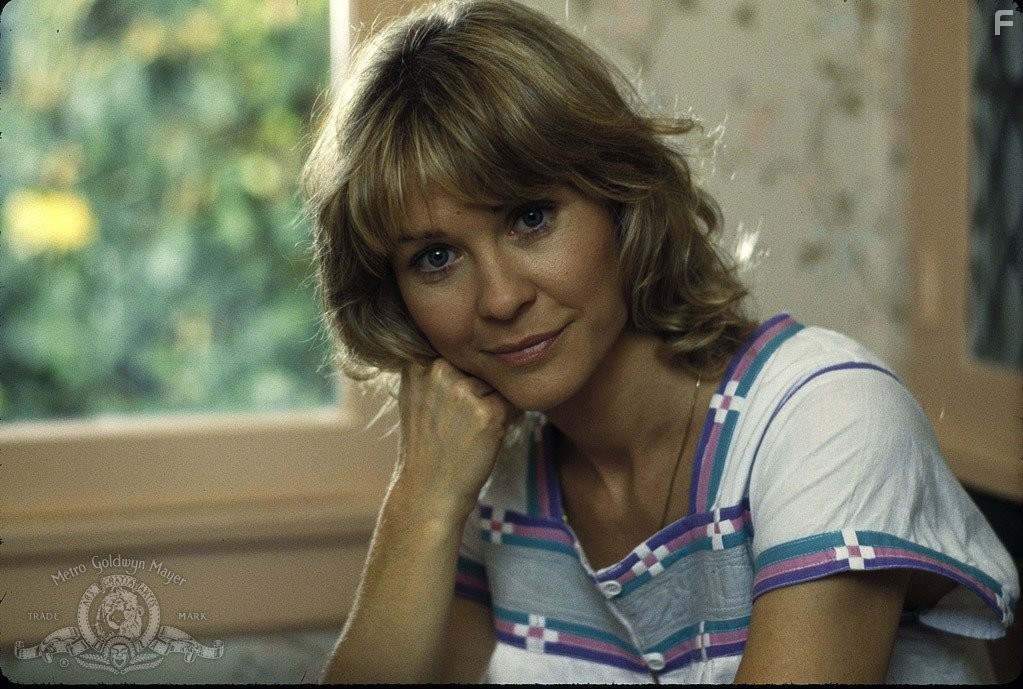 Dee Wallace in Тайный поклонник (1985)