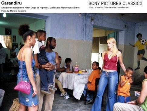 Aida Leiner, Maria Lu?sa Mendon?a, and Ailton Gra?a in Карандиру (2003)