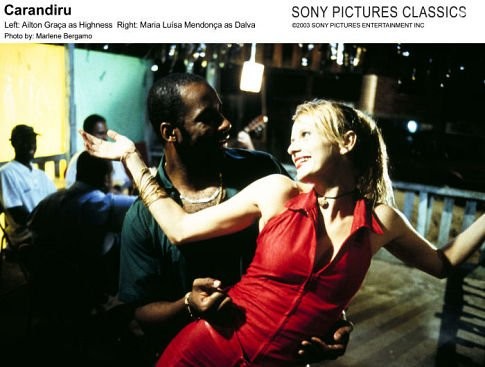 Maria Lu?sa Mendon?a and Ailton Gra?a in Карандиру (2003)