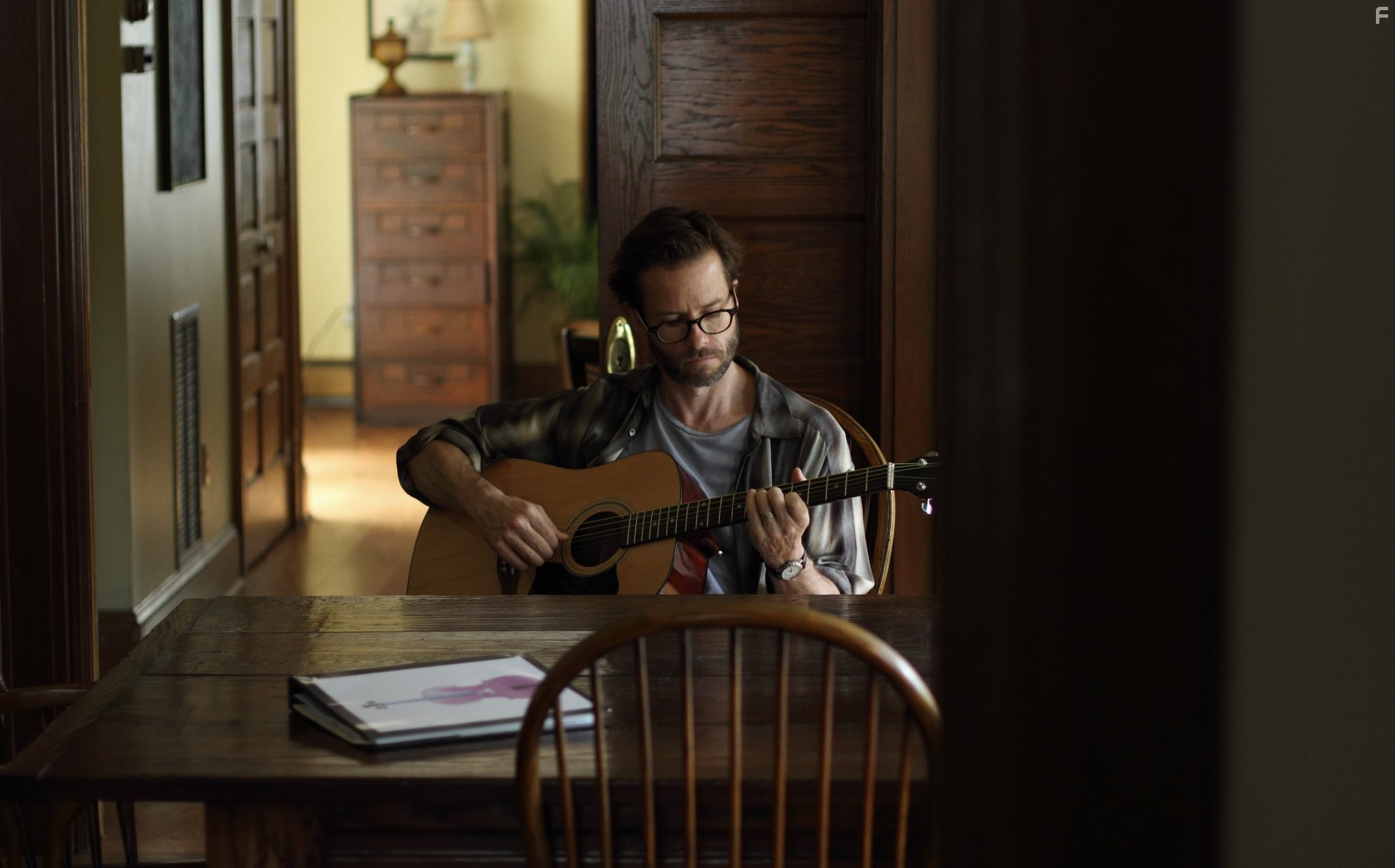 Guy Pearce in Полной грудью (2013)