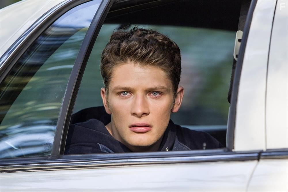 Brett Dier in Рейвенсвуд (2013)