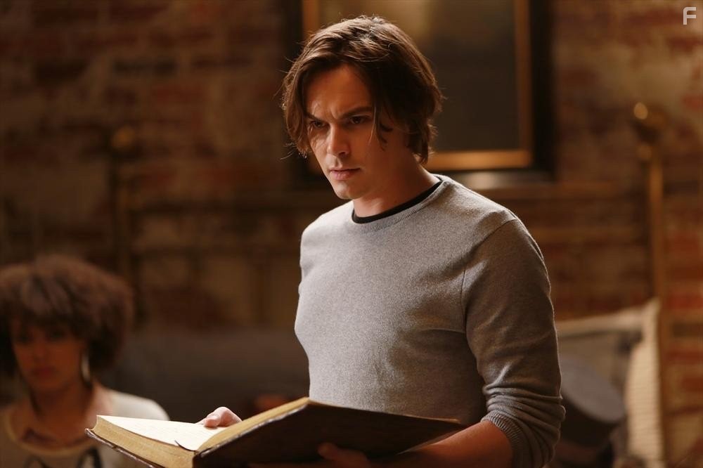Tyler Blackburn in Рейвенсвуд (2013)