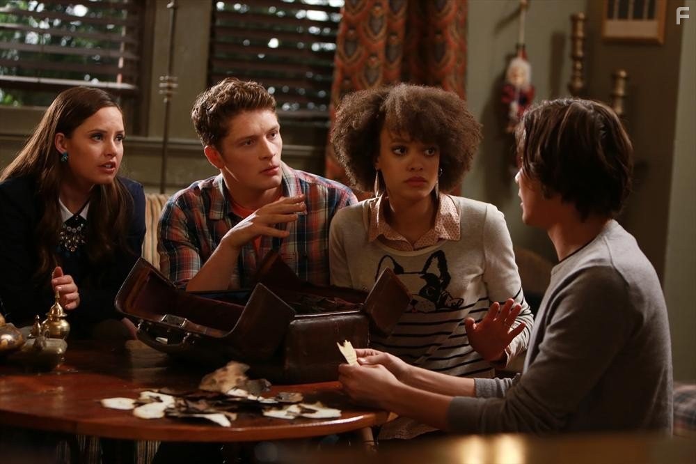 Tyler Blackburn, Merritt Patterson, Brett Dier, and Britne Oldford in Рейвенсвуд (2013)