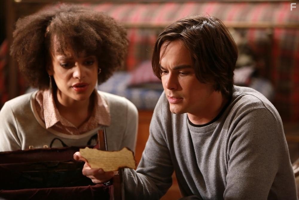 Tyler Blackburn and Britne Oldford in Рейвенсвуд (2013)