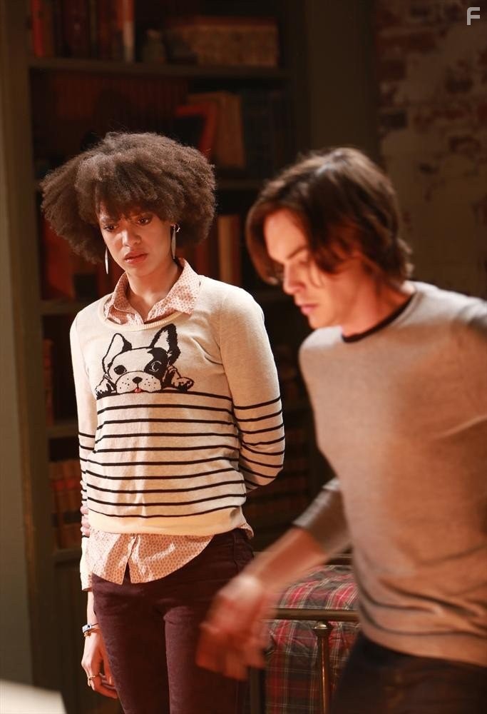 Tyler Blackburn and Britne Oldford in Рейвенсвуд (2013)