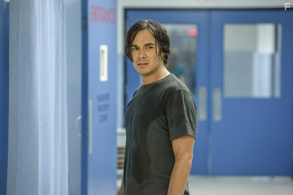 Tyler Blackburn in Рейвенсвуд (2013)