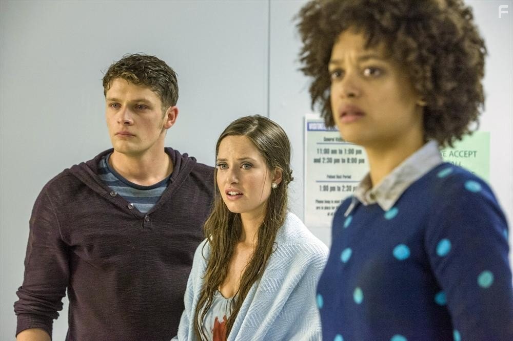 Merritt Patterson, Brett Dier, and Britne Oldford in Рейвенсвуд (2013)