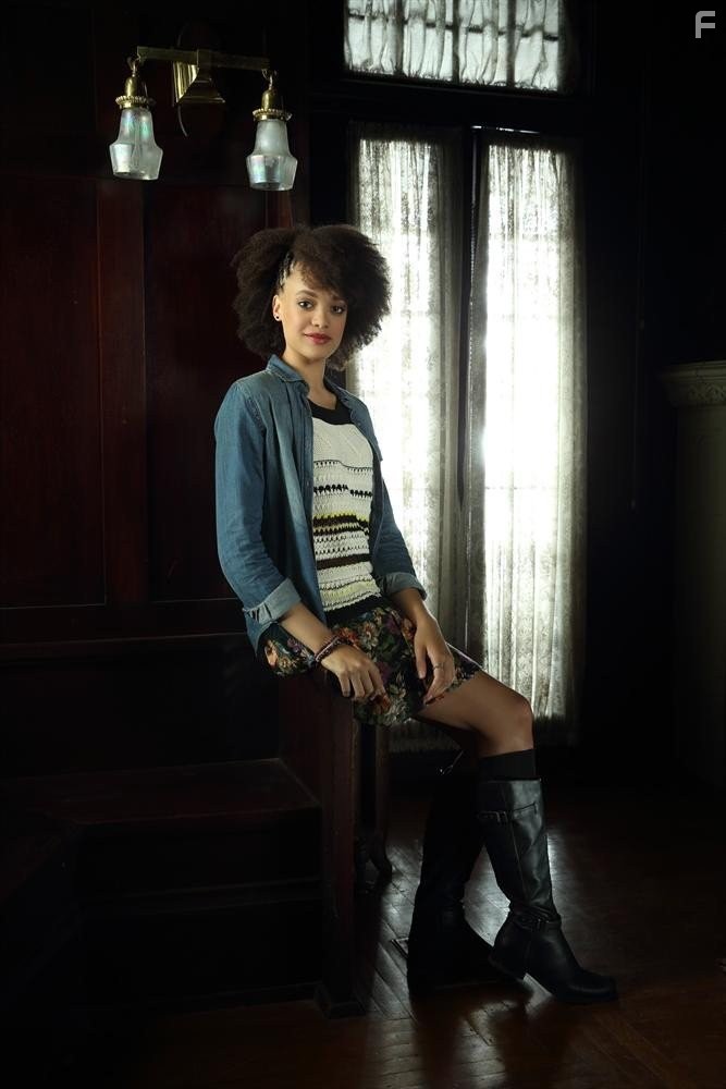 Britne Oldford in Рейвенсвуд (2013)