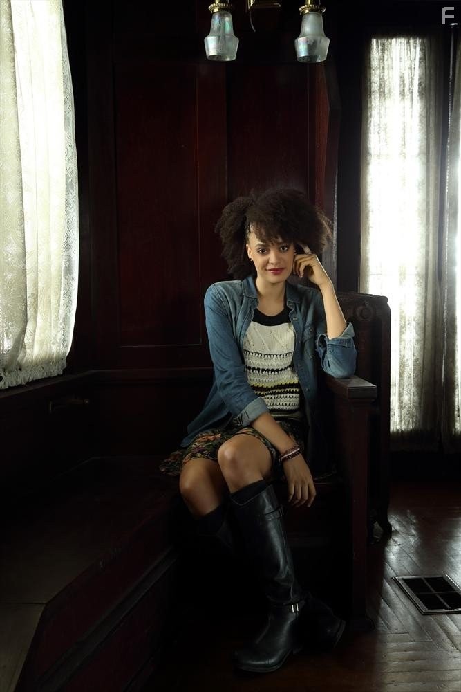 Britne Oldford in Рейвенсвуд (2013)