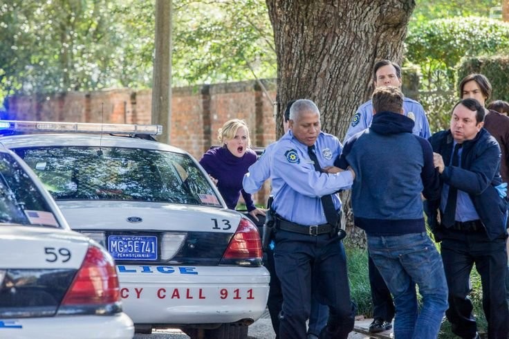Laura Allen, Jay Huguley, Tyler Blackburn, Brett Dier, and Jesse Yarborough in Рейвенсвуд (2013)