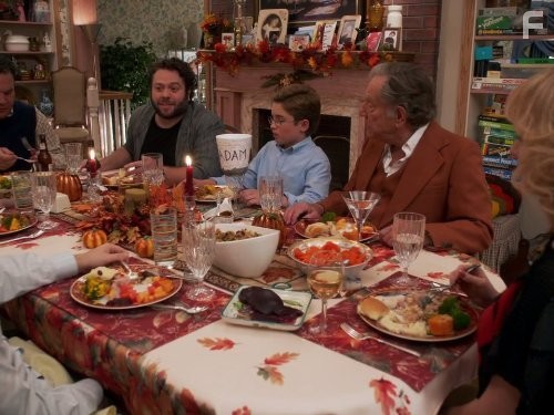 George Segal, Wendi McLendon-Covey, and Sean Giambrone in Голдберги (2013)