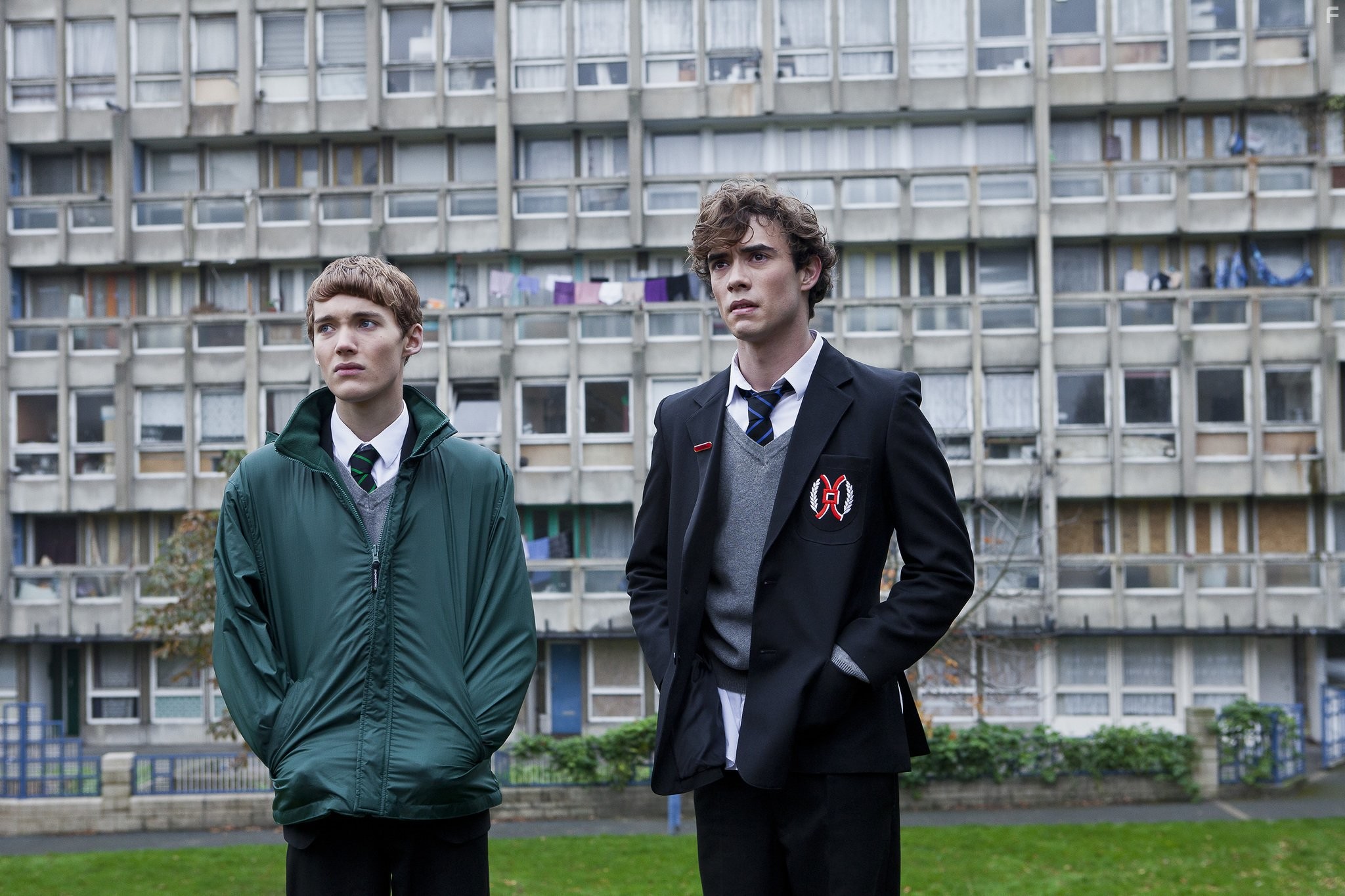 Toby Regbo and Jamie Blackley in Ты хочешь, чтобы я его убил? (2013)