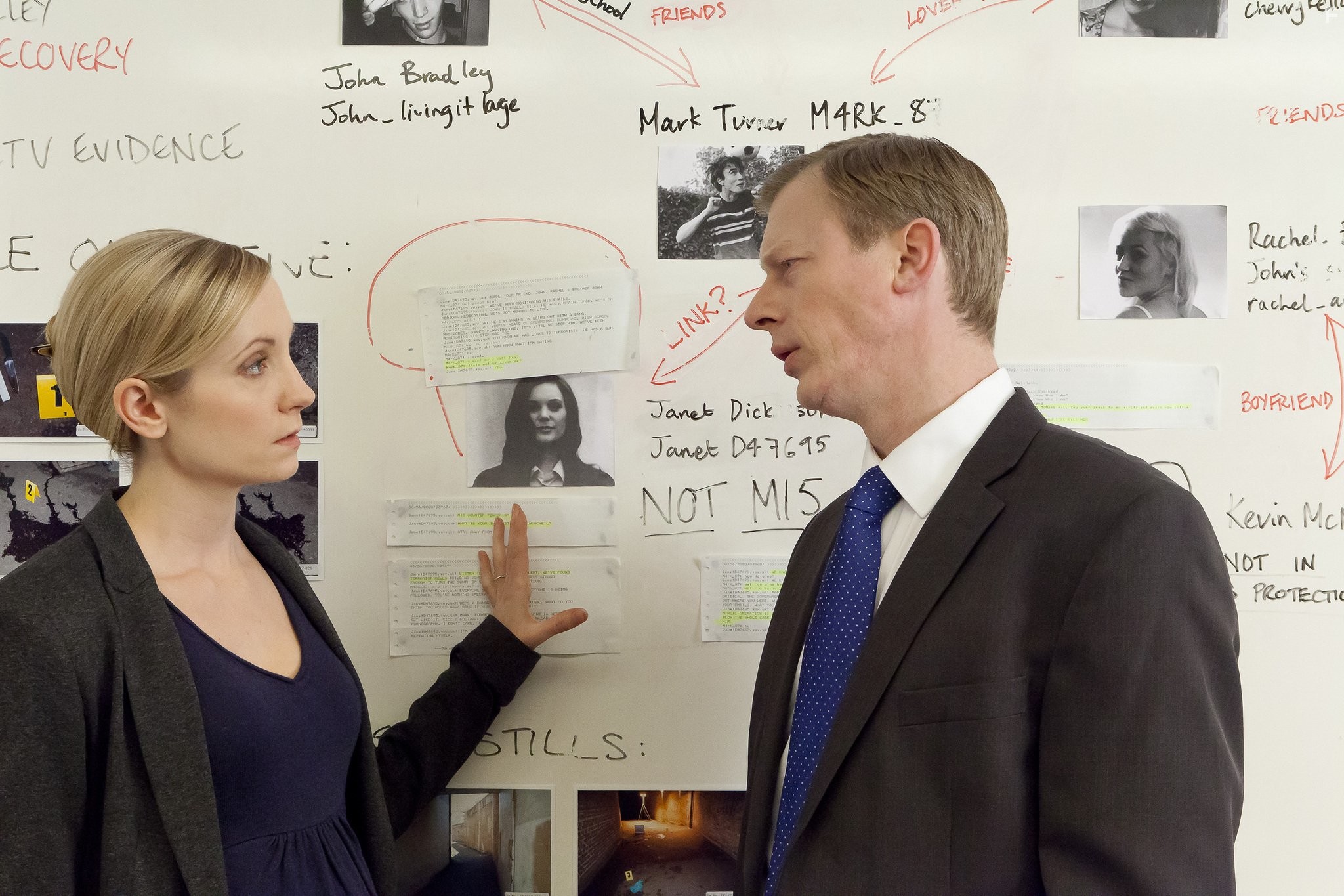 Roderic Culver and Joanne Froggatt in Ты хочешь, чтобы я его убил? (2013)