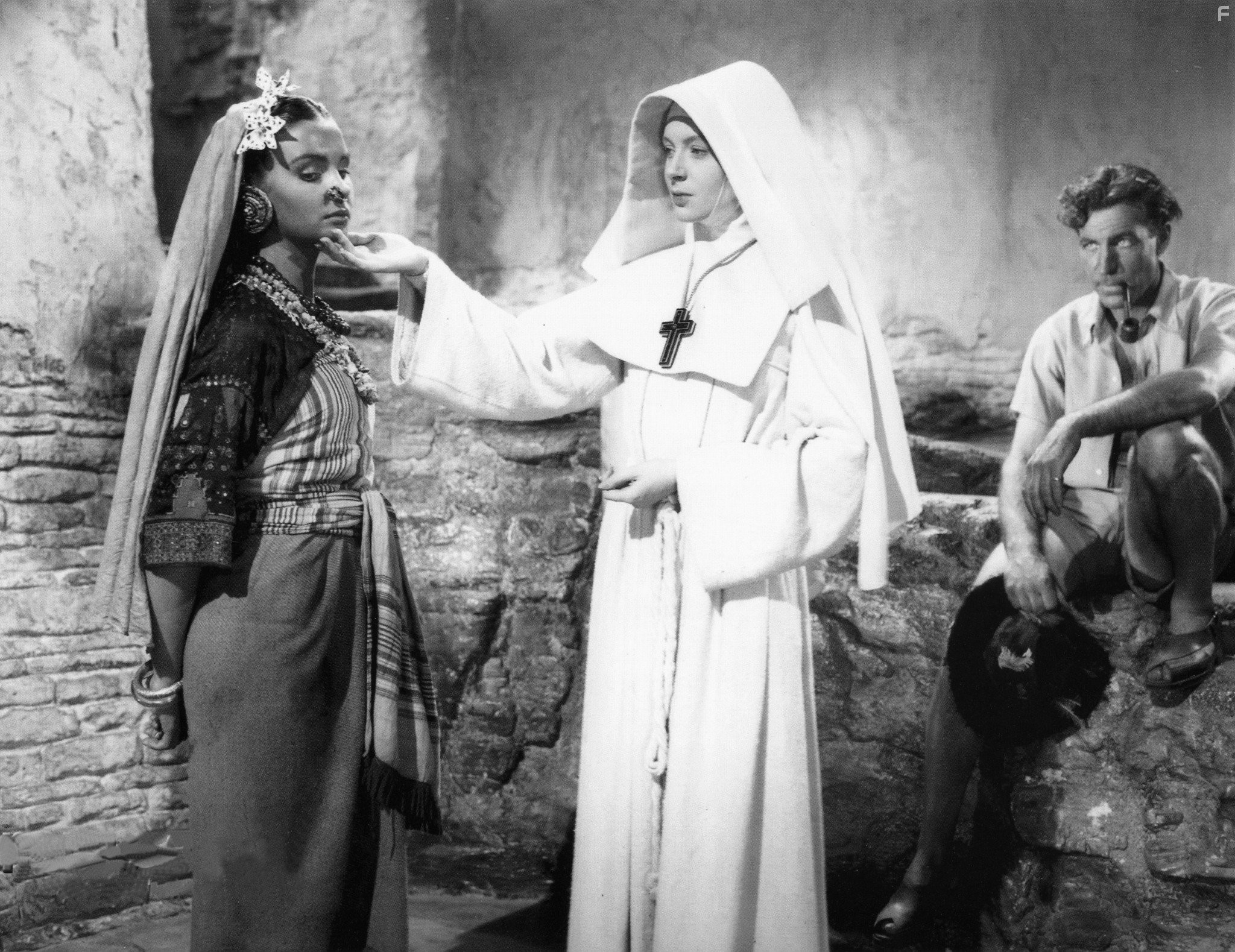 Deborah Kerr, Jean Simmons, and David Farrar in Чeрный нарцисс (1947)