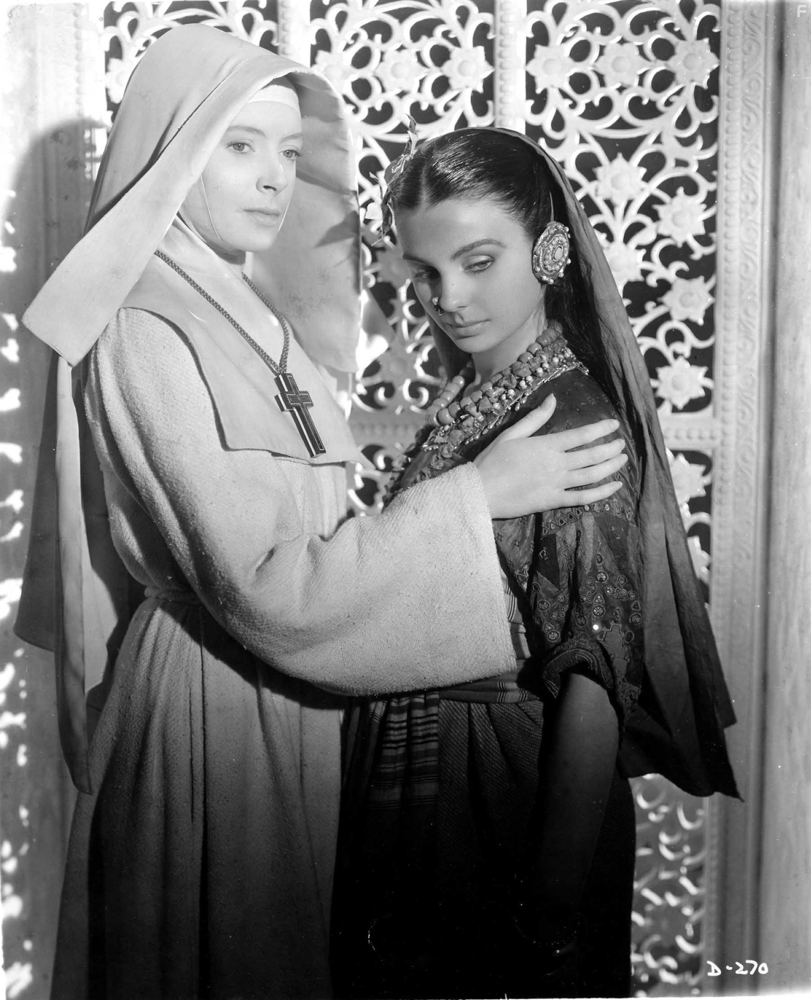 Deborah Kerr and Jean Simmons in Чeрный нарцисс (1947)