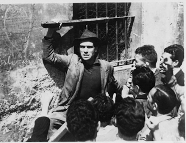 Lamberto Maggiorani in Похитители велосипедов (1948)