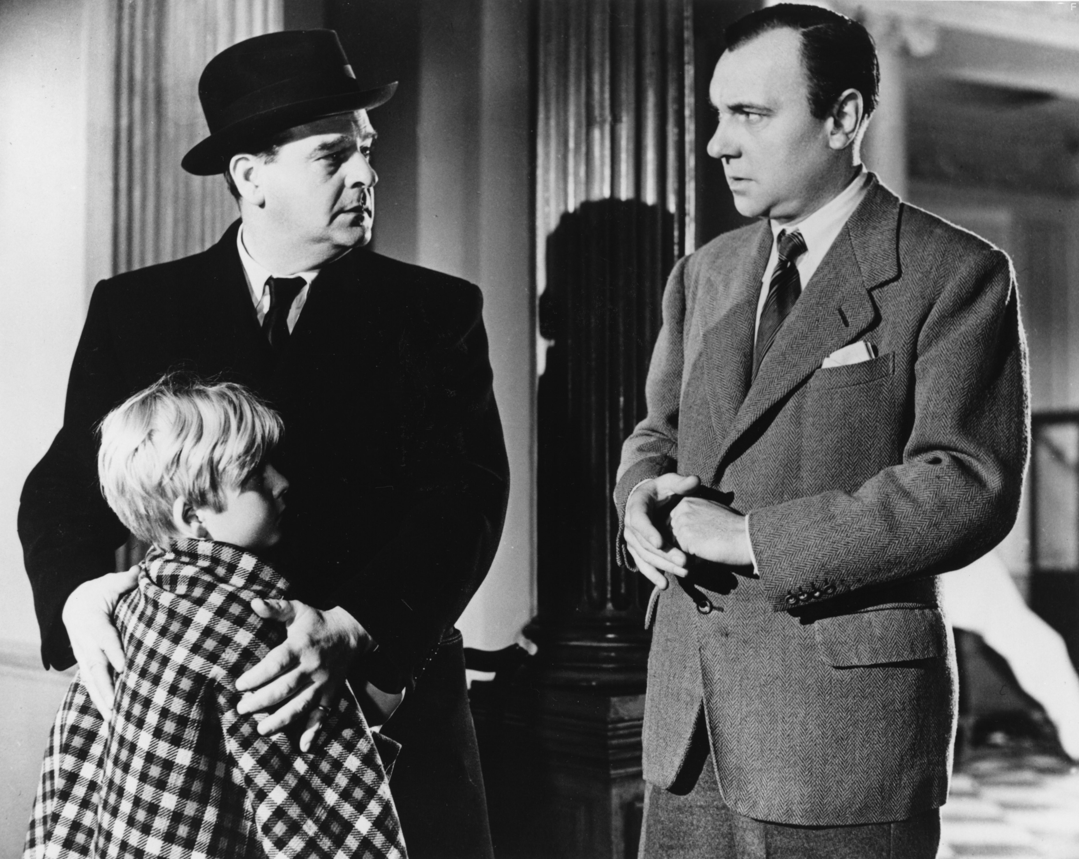 Walter Fitzgerald, Bobby Henrey, and Ralph Richardson in Поверженный идол (1948)