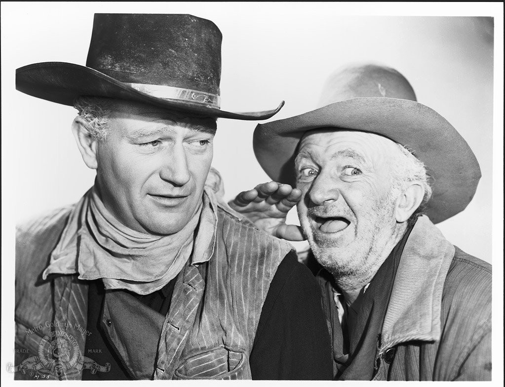 John Wayne and Walter Brennan in Красная река (1948)
