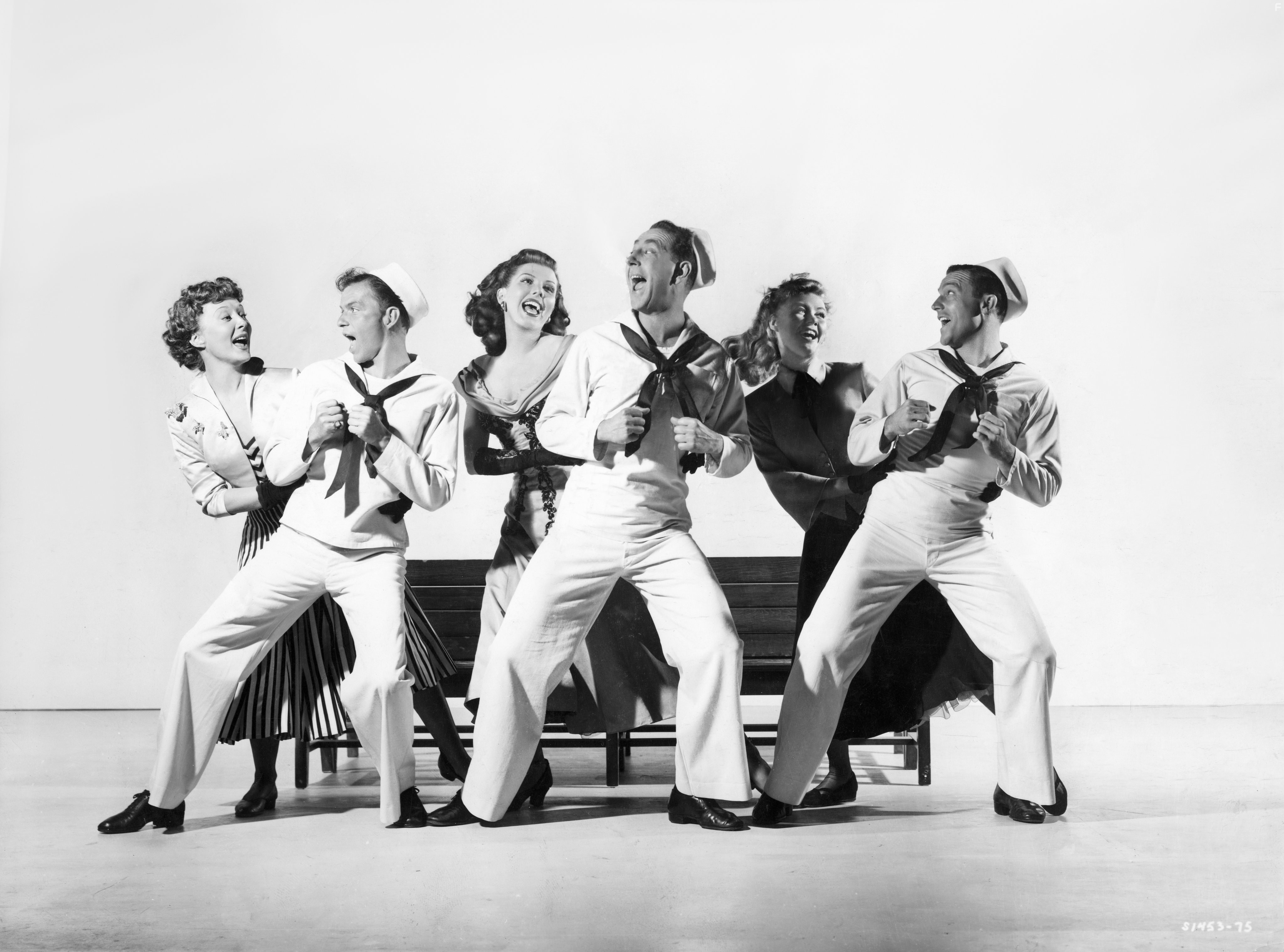 Gene Kelly, Frank Sinatra, Betty Garrett, Ann Miller, Jules Munshin, and Vera-Ellen in Увольнение в город (1949)