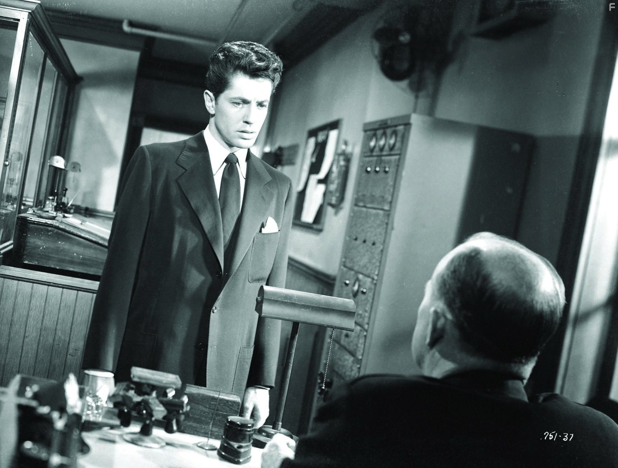 Незнакомцы в поезде