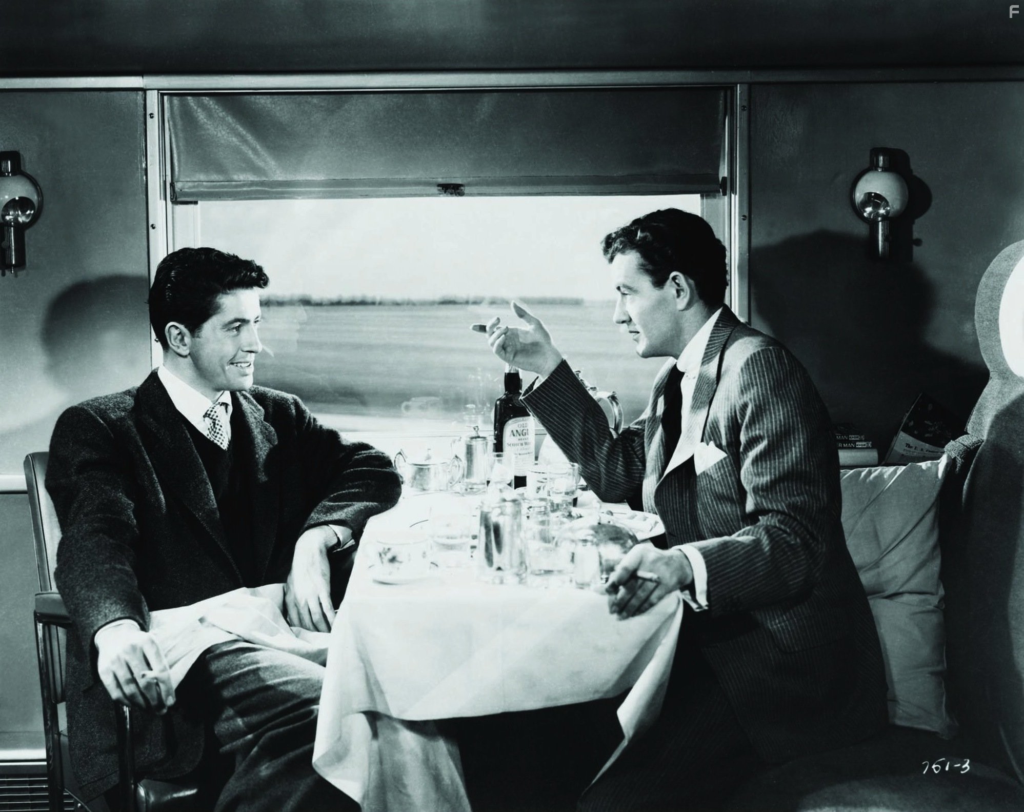 Farley Granger and Robert Walker in Незнакомцы в поезде (1951)