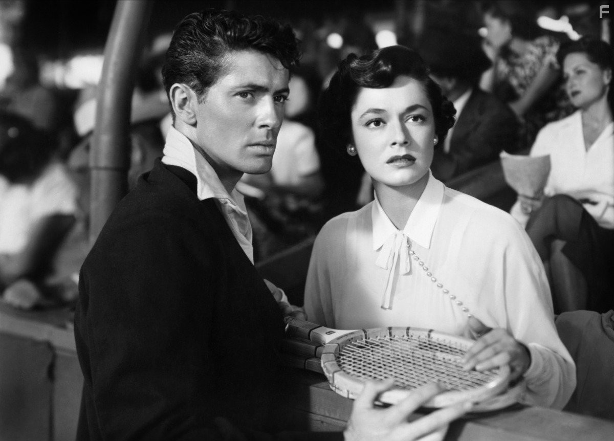 Farley Granger and Ruth Roman in Незнакомцы в поезде (1951)