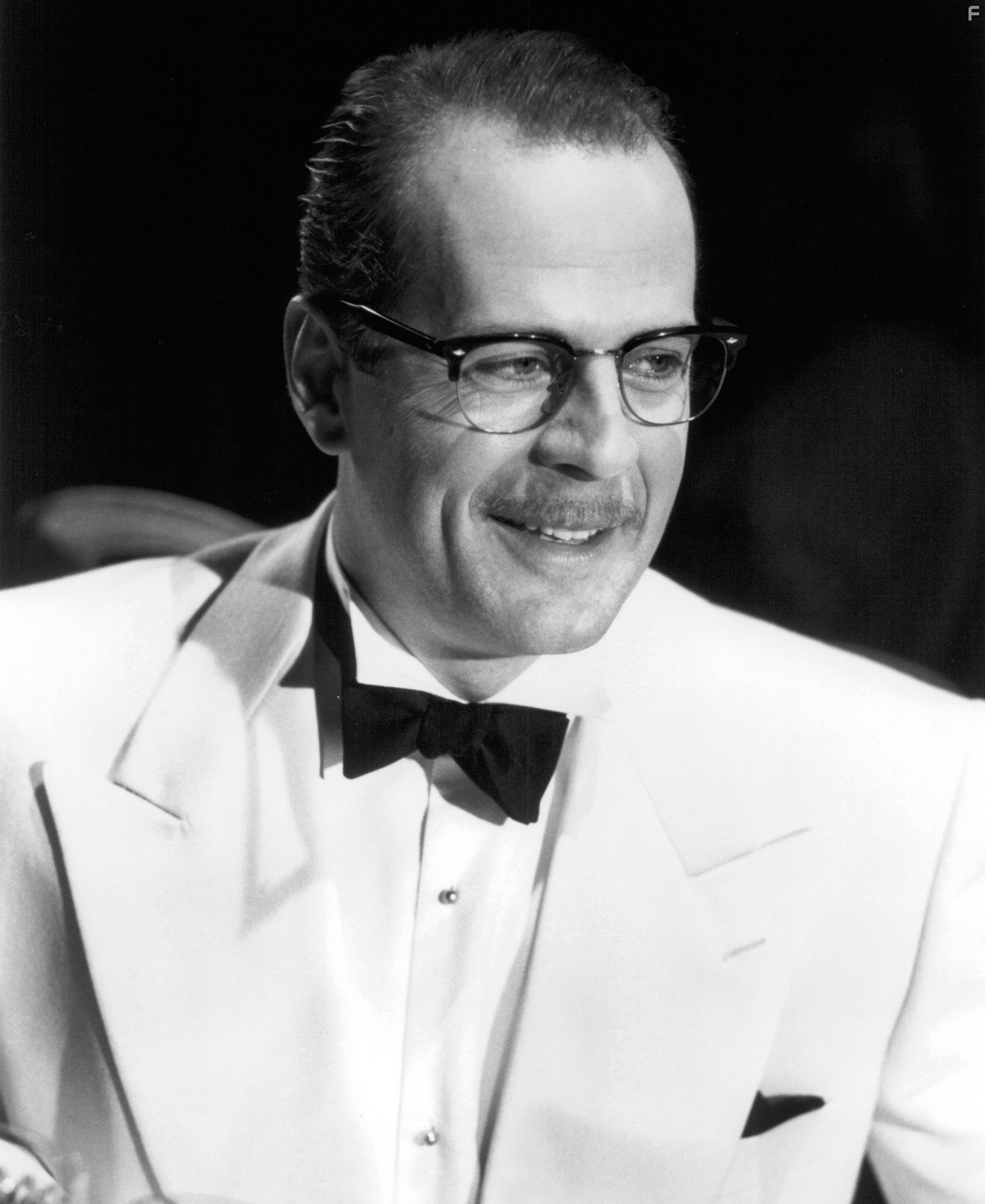 Bruce Willis and Meryl Streep in Смерть ей к лицу (1992)