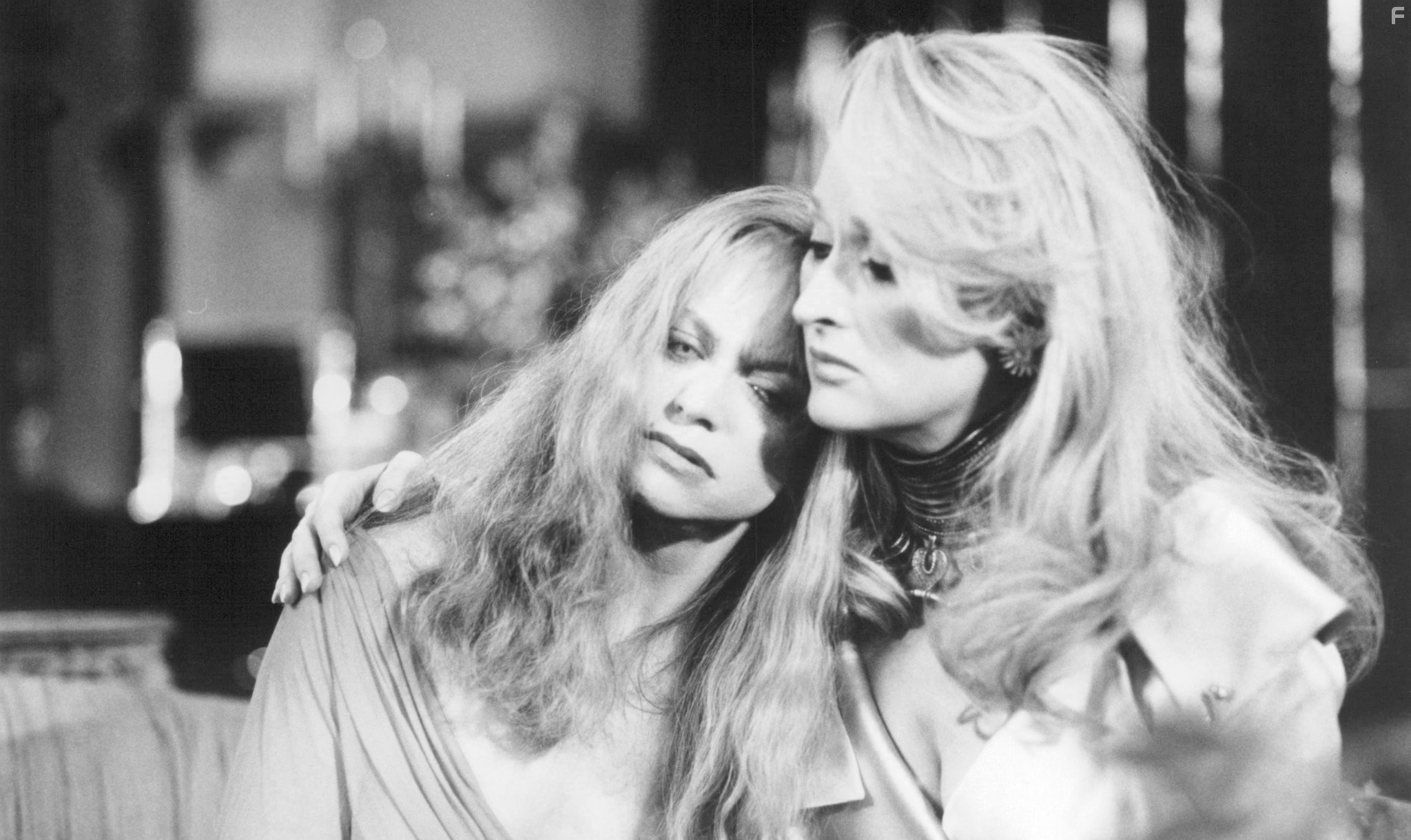 Goldie Hawn and Meryl Streep in Смерть ей к лицу (1992)