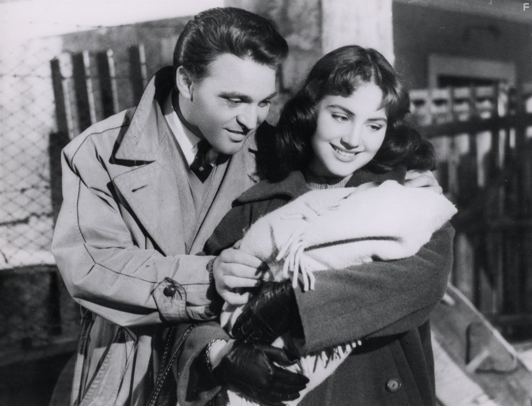 Franco Fabrizi and Leonora Ruffo in Маменькины сынки (1953)