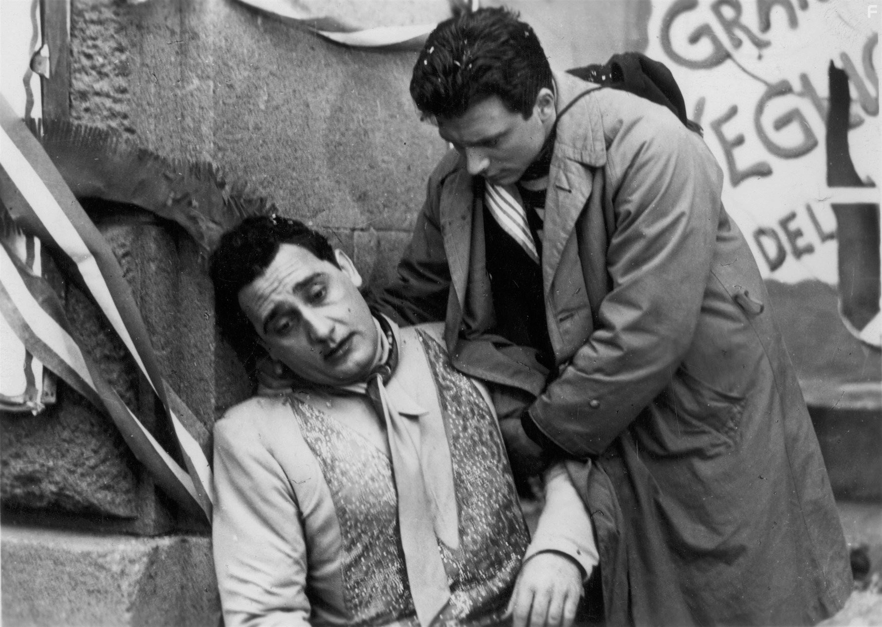 Franco Interlenghi and Alberto Sordi in Маменькины сынки (1953)